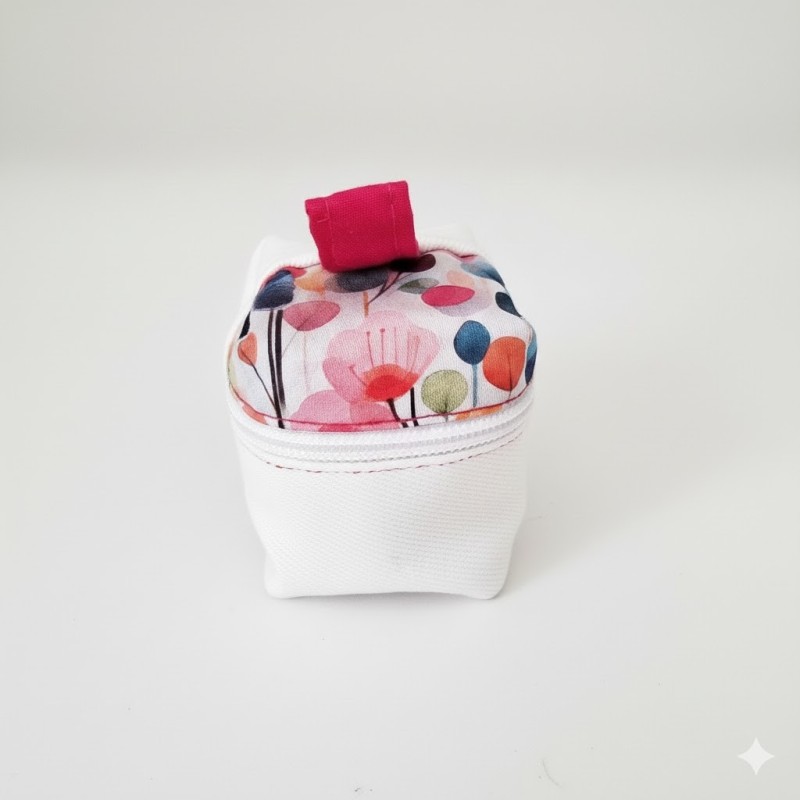 Kosmetická taštička ve tvaru kostky - malá